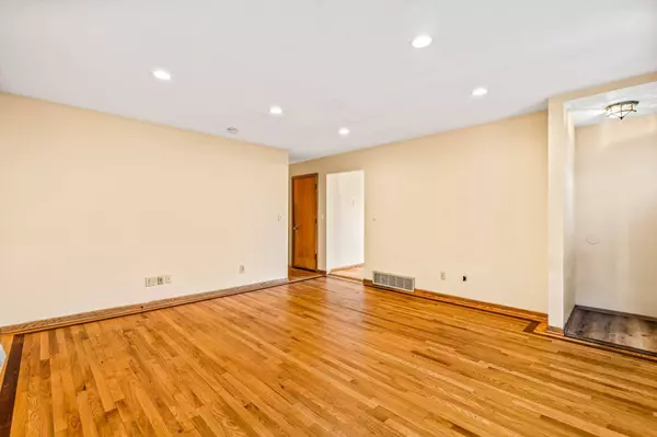 3321 S 62nd St, Milwaukee, WI 53219