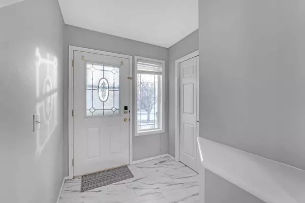 64 Bridlewood GDNS SW, Calgary, AB T2Y 3X6