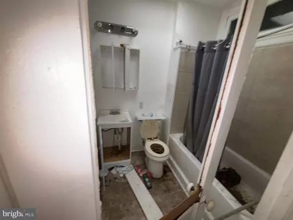 3030 MCELDERRY ST, Baltimore, MD 21205