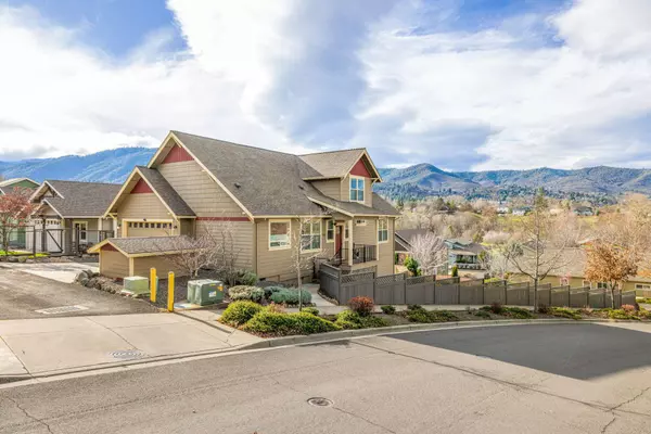 414 Fair Oaks Ave, Ashland, OR 97520