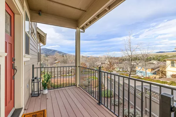 414 Fair Oaks Ave, Ashland, OR 97520