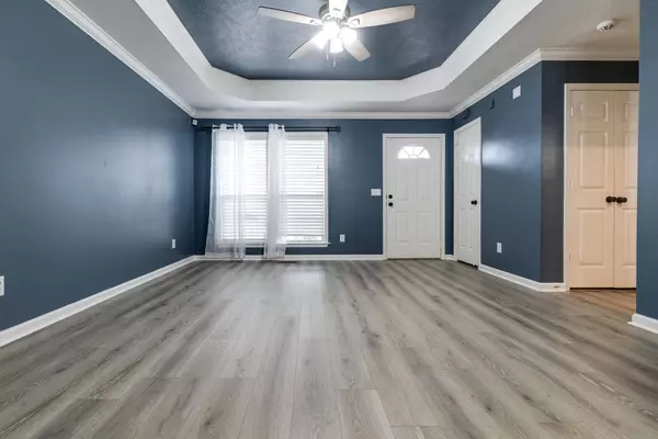 606 E Lake Cv, La Vergne, TN 37086