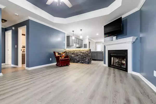 606 E Lake Cv, La Vergne, TN 37086