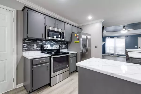 606 E Lake Cv, La Vergne, TN 37086