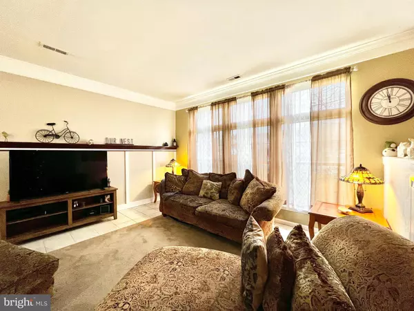 422 LONGFELLOW DR, Williamstown, NJ 08094