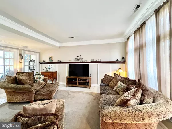 422 LONGFELLOW DR, Williamstown, NJ 08094