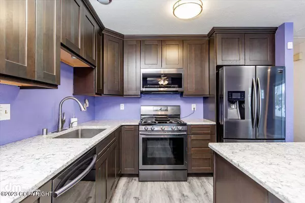 3120 Travis LN, Anchorage, AK 99507