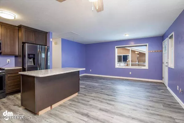 3120 Travis LN, Anchorage, AK 99507