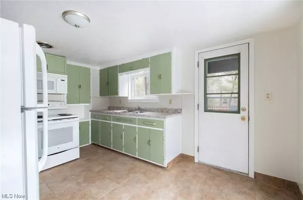 17970 Verna AVE, Lake Milton, OH 44429