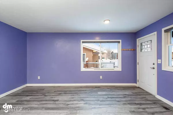 3120 Travis LN, Anchorage, AK 99507