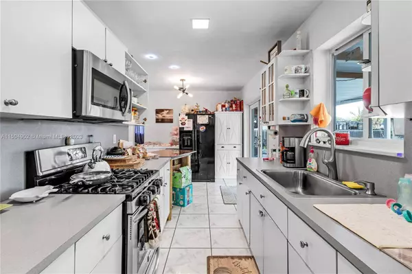 9700 Thanksgiving Dr, Cutler Bay, FL 33157