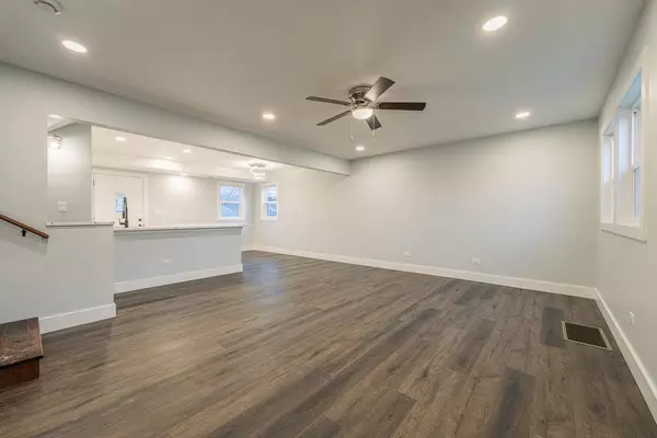 11953 Ann ST, Blue Island, IL 60406