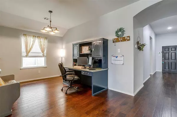 320 Mariscal Place, Fort Worth, TX 76131