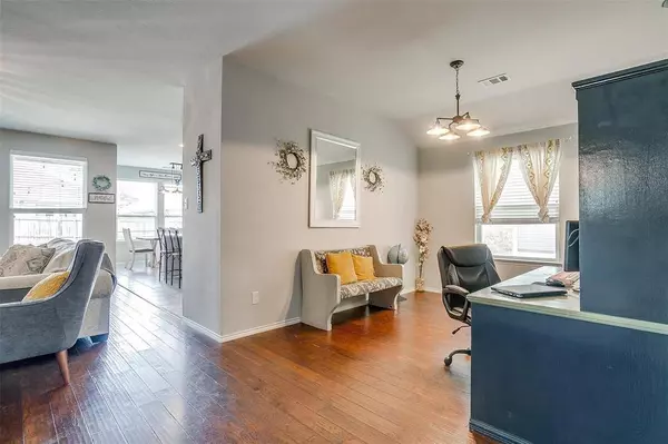 320 Mariscal Place, Fort Worth, TX 76131