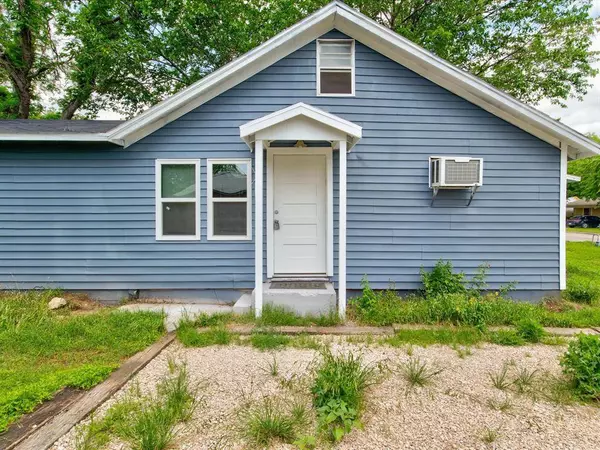 1219 Yale Street, River Oaks, TX 76114