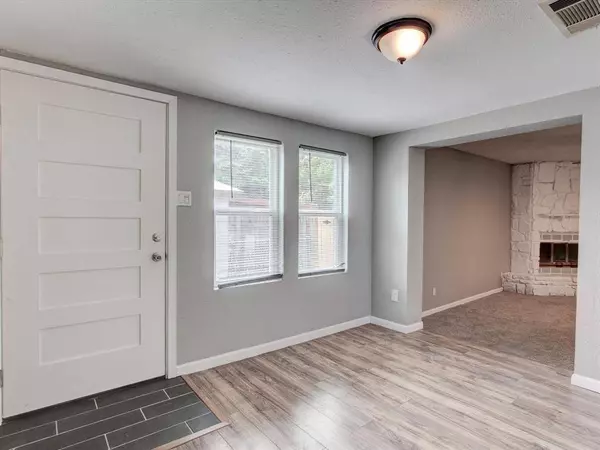 1219 Yale Street, River Oaks, TX 76114