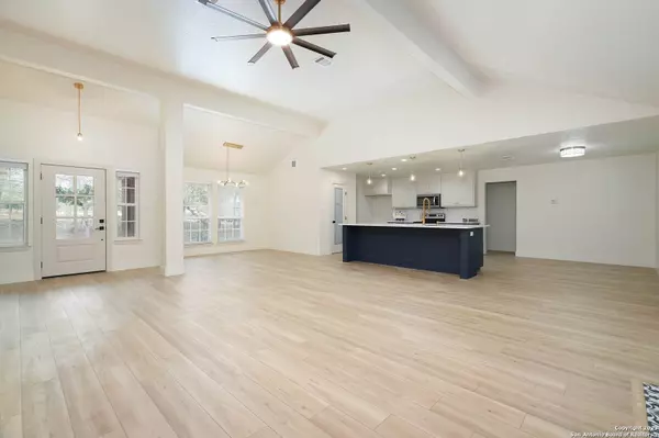 11860 FM 775, Floresville, TX 78114