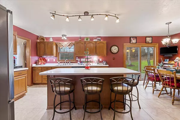 39004 89th St, Randall, WI 53105