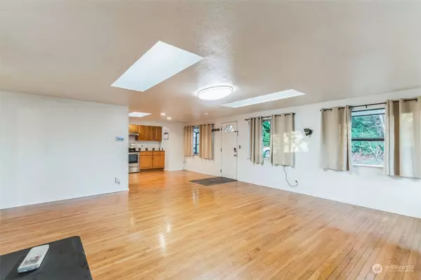 2708 Quarry ST W, Bremerton, WA 98312