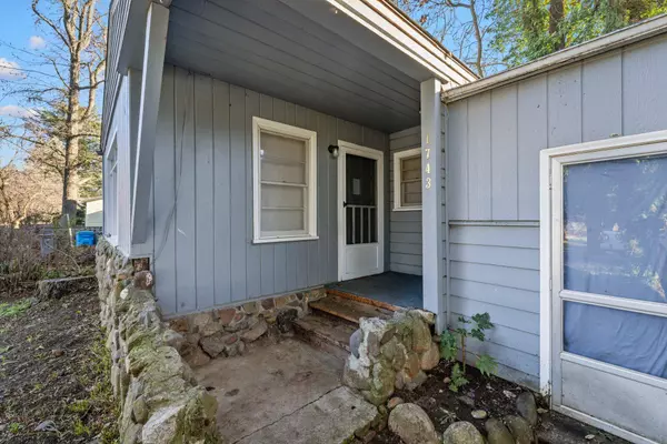 1743 Homes Ave, Ashland, OR 97520