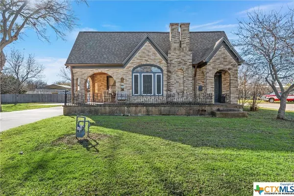 305 W Pine ST, Abbott, TX 76621