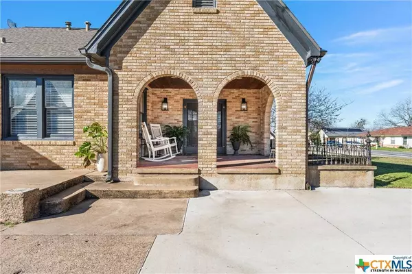 305 W Pine ST, Abbott, TX 76621