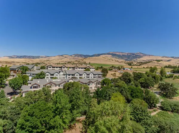 971 Golden Aspen Pl, Ashland, OR 97520