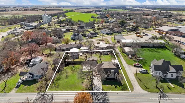 305 W Pine Street, Abbott, TX 76621