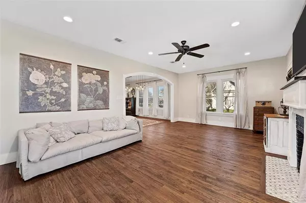 305 W Pine Street, Abbott, TX 76621