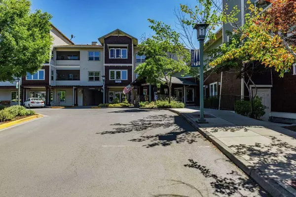 971 Golden Aspen Pl, Ashland, OR 97520