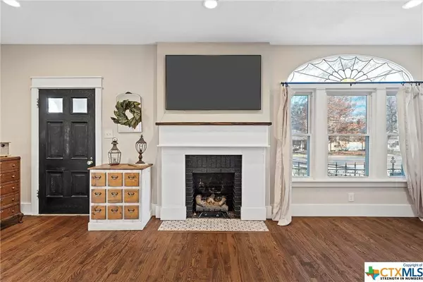 305 W Pine ST, Abbott, TX 76621