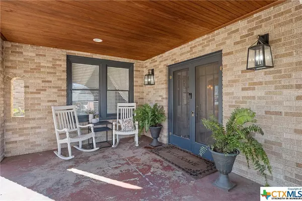 305 W Pine ST, Abbott, TX 76621