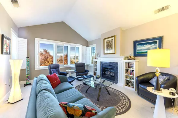 971 Golden Aspen Pl, Ashland, OR 97520