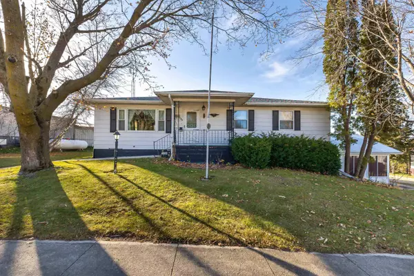 303 S 2nd North, Apple River, IL 61001