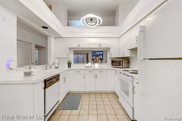 6313 SQUIRE LAKE Drive, Flushing, MI 48433