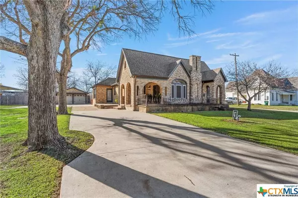 305 W Pine ST, Abbott, TX 76621