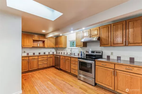 2708 Quarry ST W, Bremerton, WA 98312