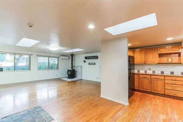 2708 Quarry ST W, Bremerton, WA 98312