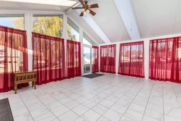 303 S 2nd North, Apple River, IL 61001