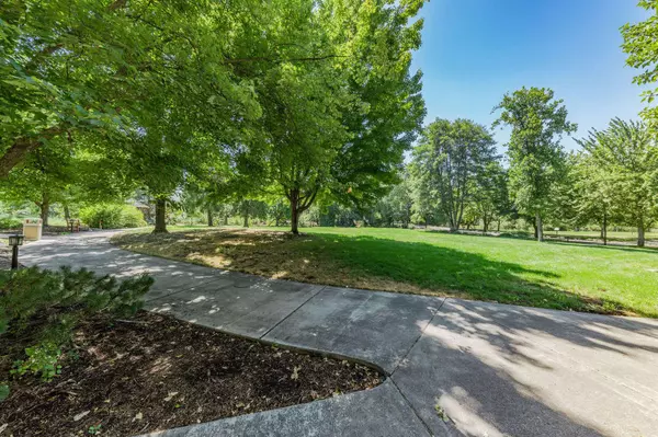 971 Golden Aspen Pl, Ashland, OR 97520