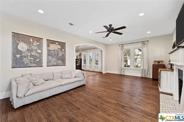 305 W Pine ST, Abbott, TX 76621