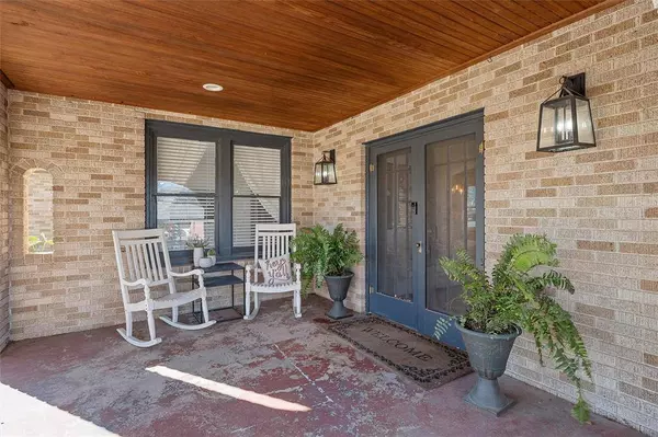 305 W Pine Street, Abbott, TX 76621