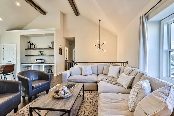 2305 NW Megan DR, Grain Valley, MO 64029