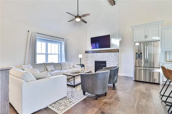 2305 NW Megan DR, Grain Valley, MO 64029