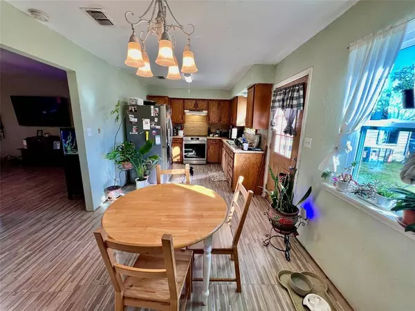 667 Clements Avenue, Van Alstyne, TX 75495