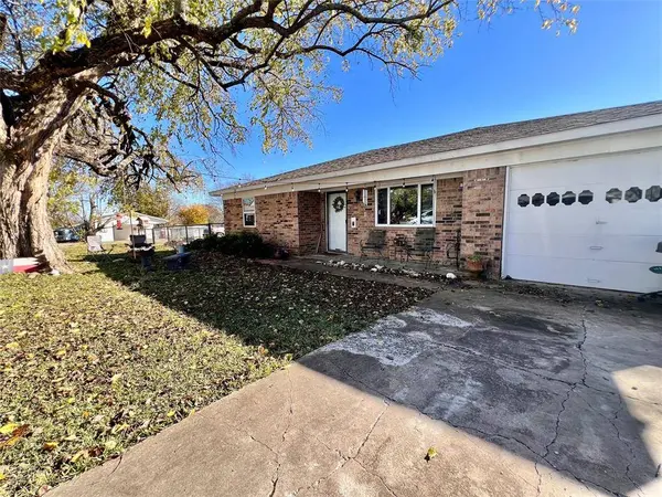 667 Clements Avenue, Van Alstyne, TX 75495