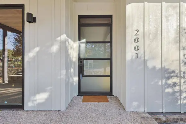 2001 Thomas Place, Fort Worth, TX 76107