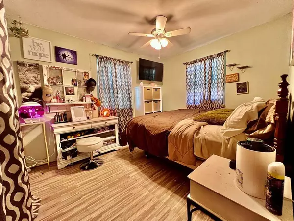 667 Clements Avenue, Van Alstyne, TX 75495