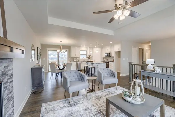 1010 NW Crestwood DR, Grain Valley, MO 64029