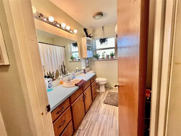 667 Clements Avenue, Van Alstyne, TX 75495